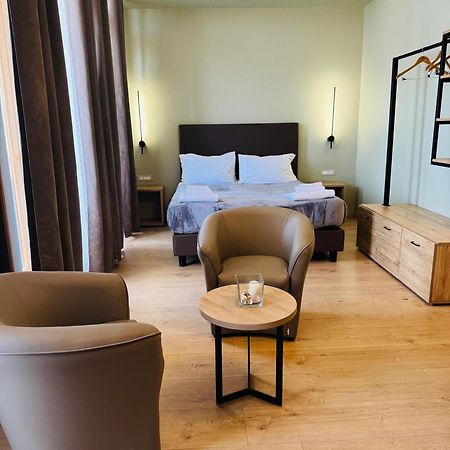 Manhattan Room & Suite Барі Екстер'єр фото