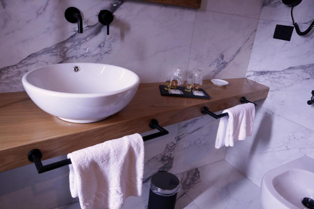 Manhattan Room & Suite Барі Екстер'єр фото