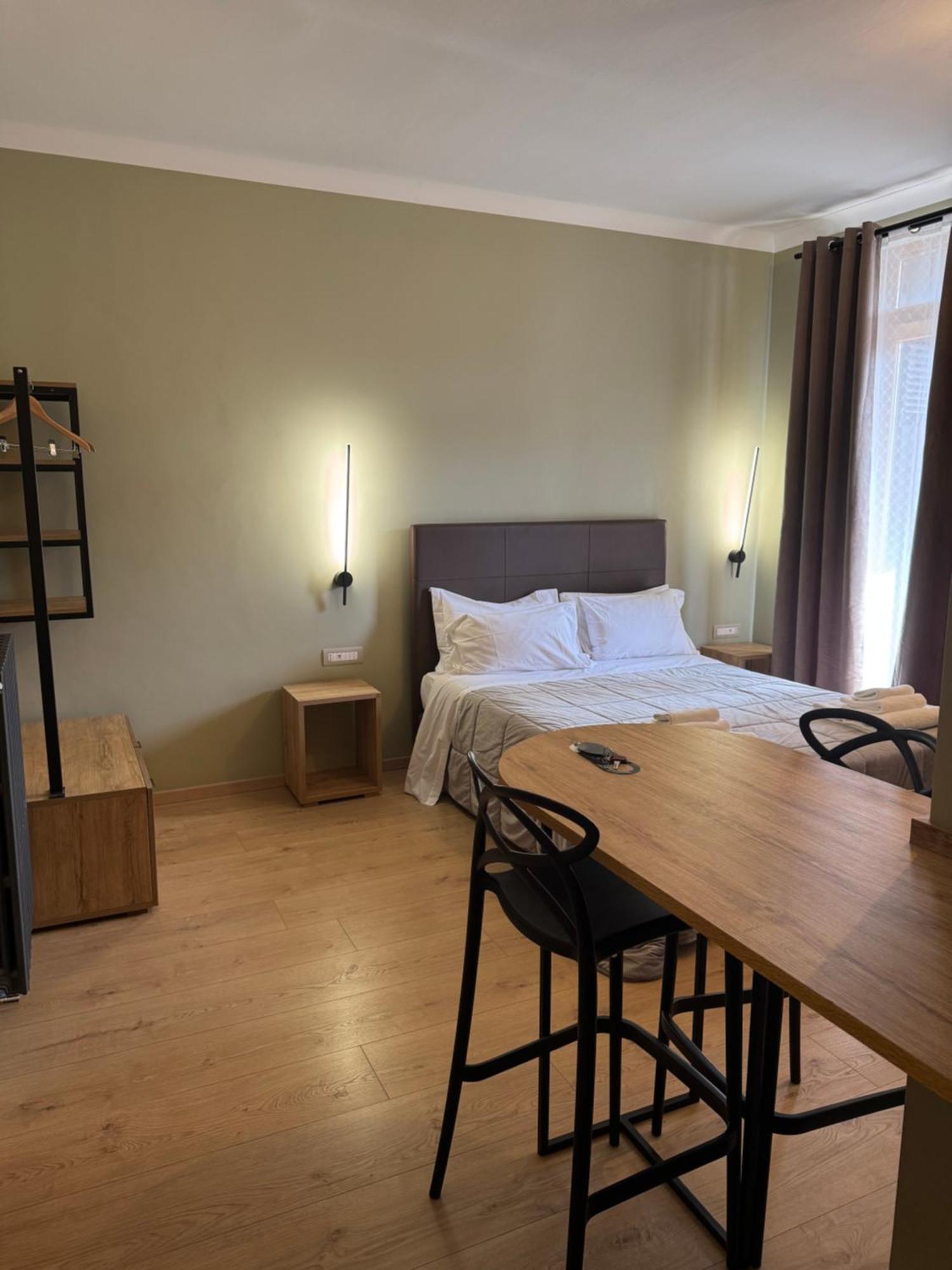 Manhattan Room & Suite Барі Екстер'єр фото