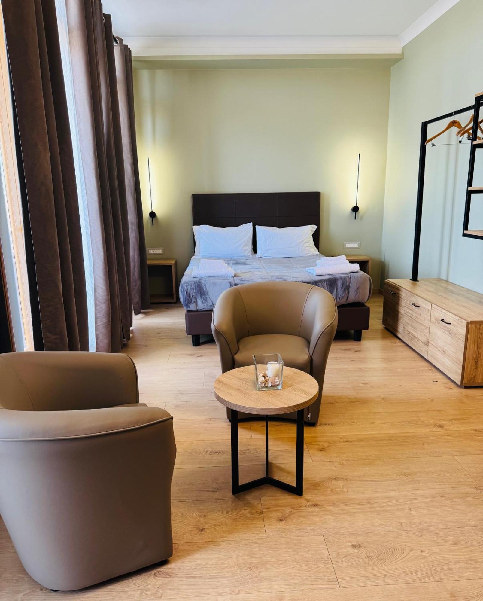 Manhattan Room & Suite Барі Екстер'єр фото