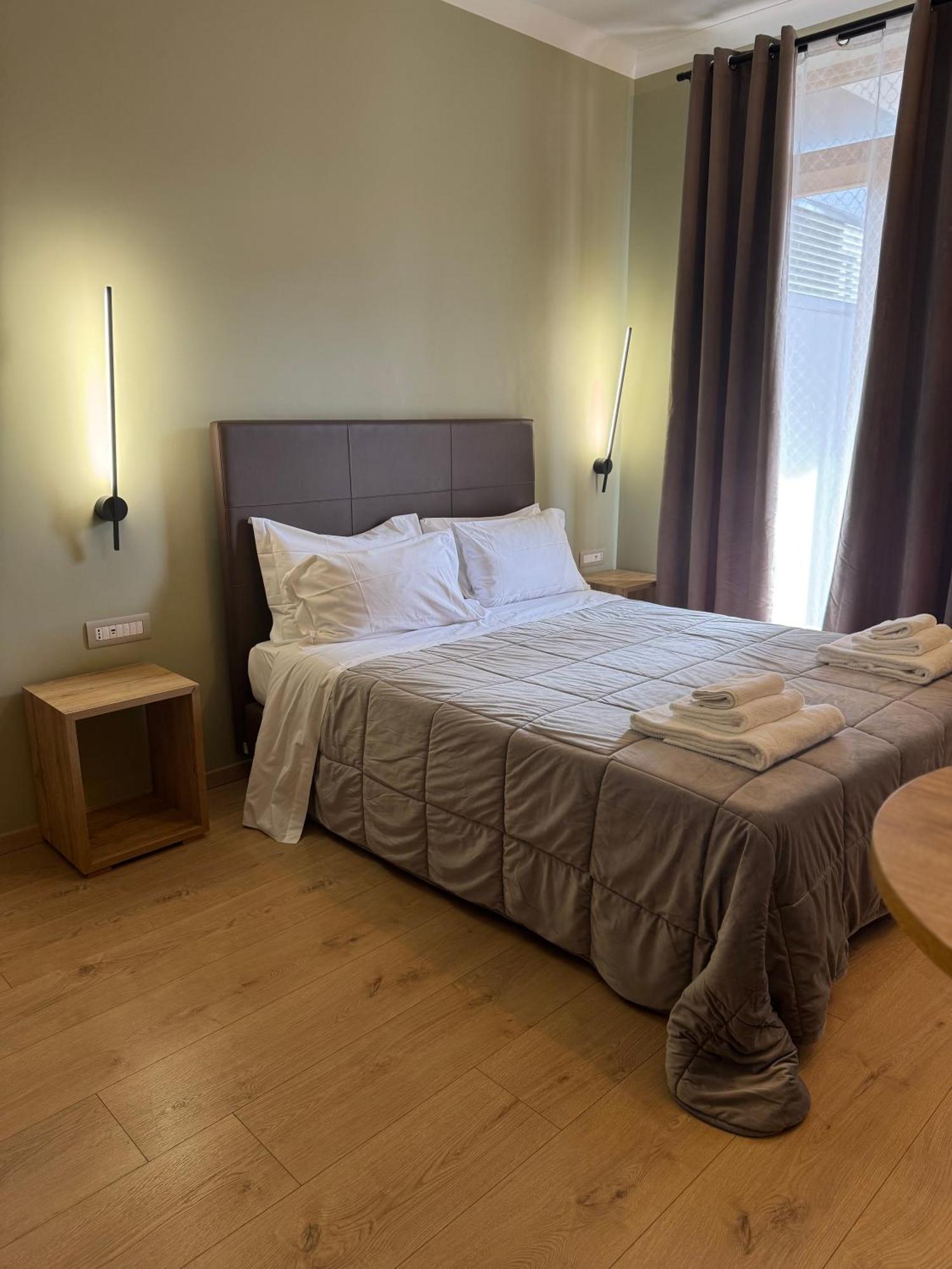 Manhattan Room & Suite Барі Екстер'єр фото
