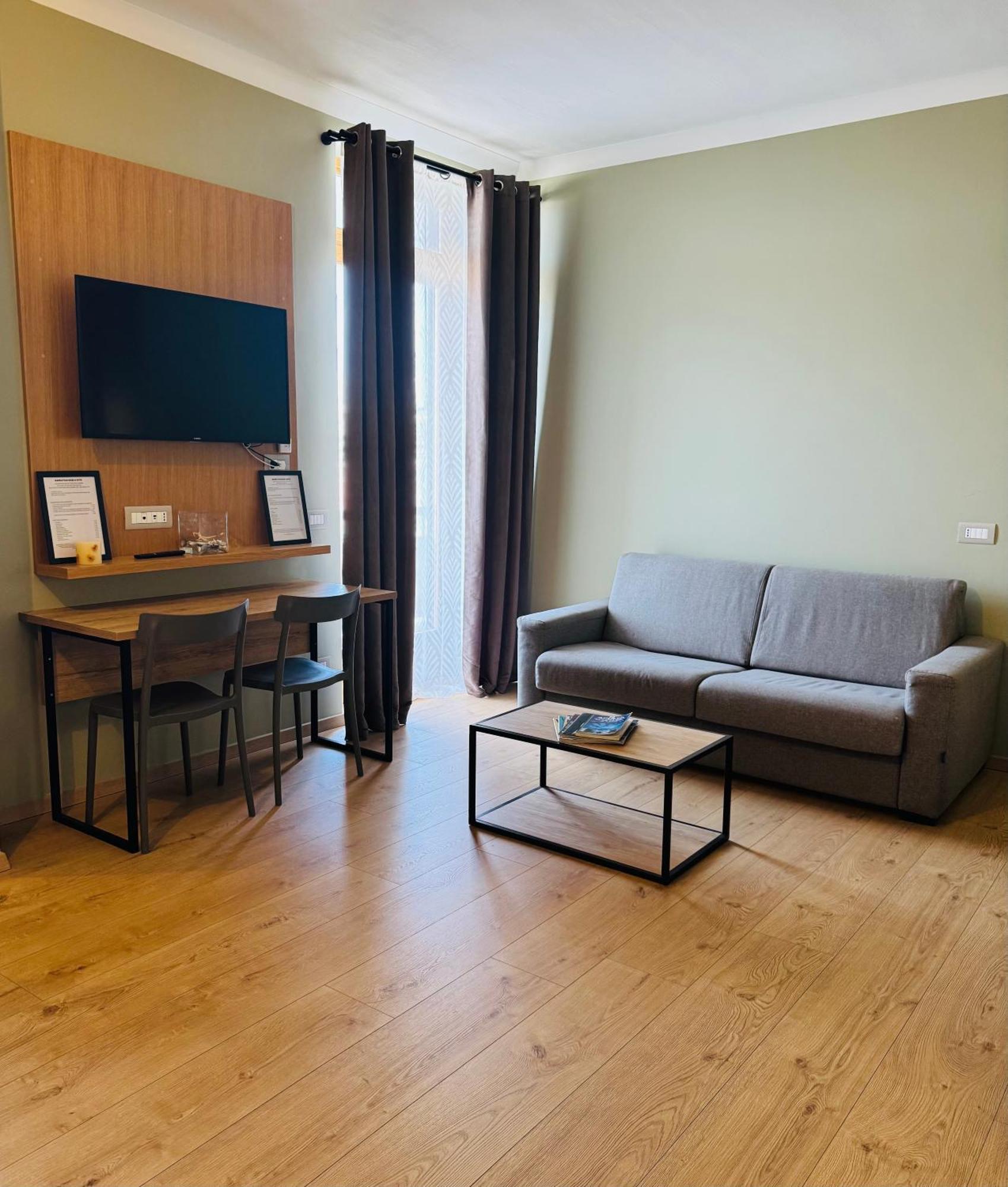 Manhattan Room & Suite Барі Екстер'єр фото
