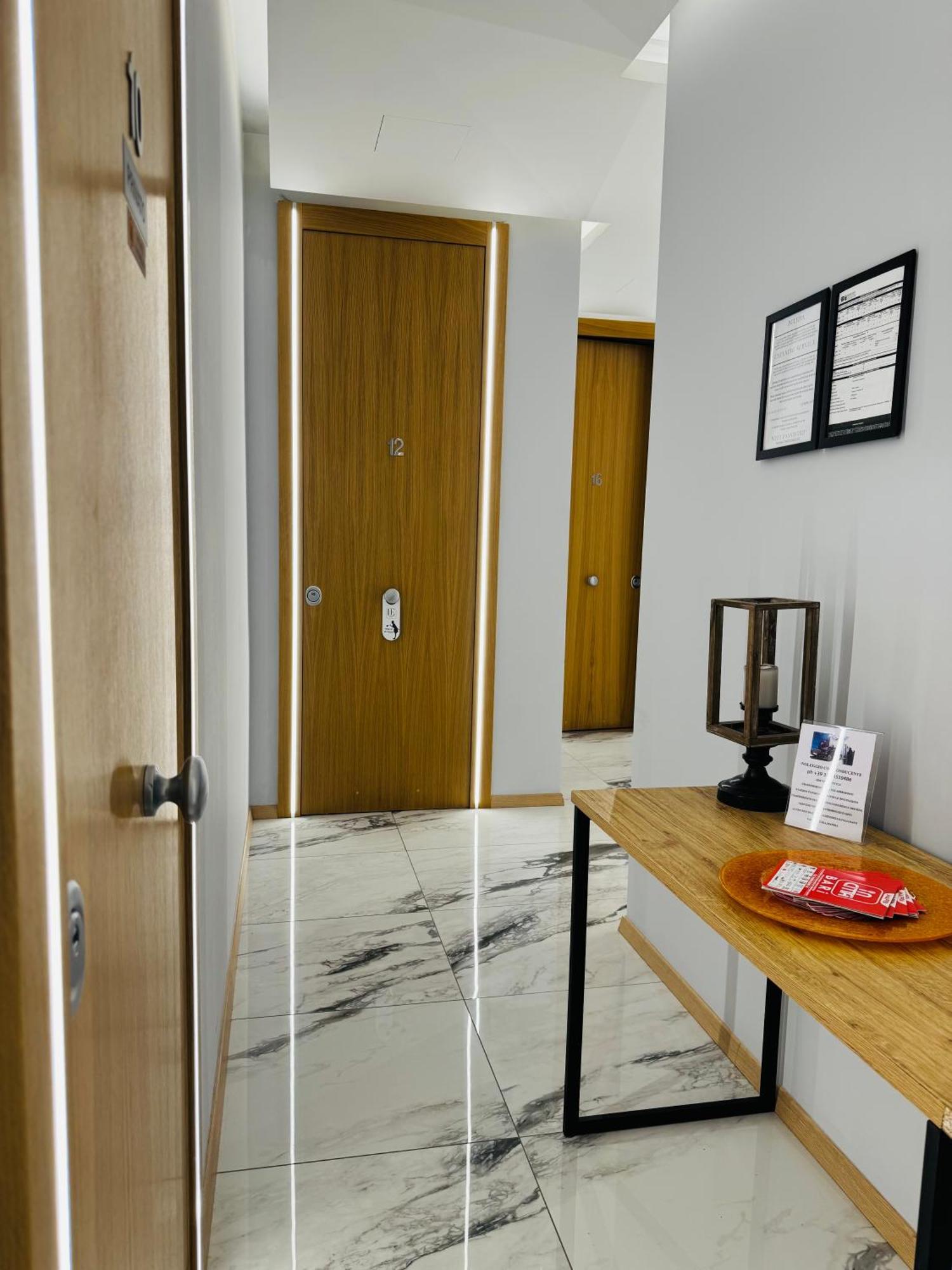 Manhattan Room & Suite Барі Екстер'єр фото